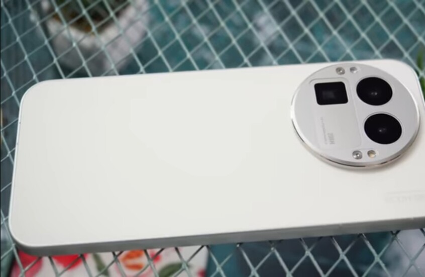 Realme تنافس سامسونغ وآبل بهاتف متطور