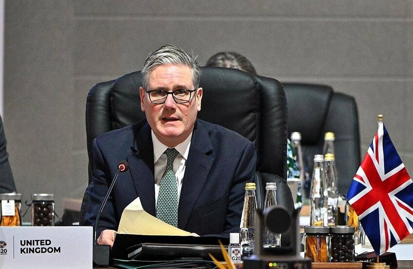 ستارمر يبحث مع الحلفاء "الراغبين" تعديلات على خطة ترامب للتسوية في أوكرانيا