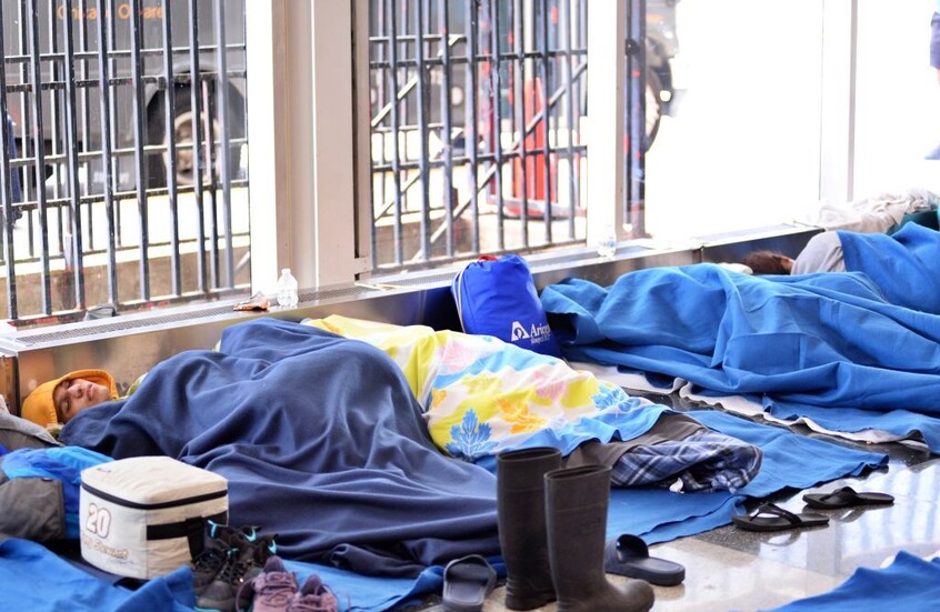 تقرير: إدارة بايدن ضغطت على المطارات لإيواء المهاجرين