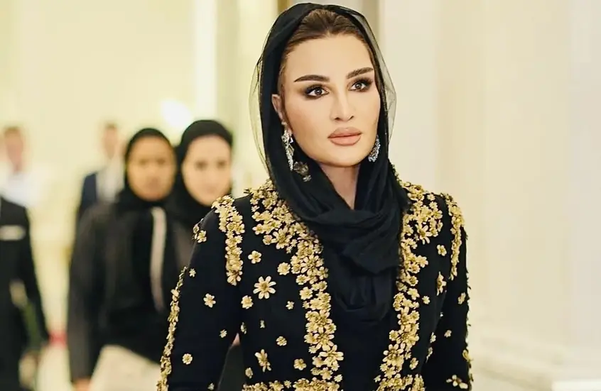 الشيخة موزا تخطف الأنظار خلال حفل ضخم في الدوحة (صور)