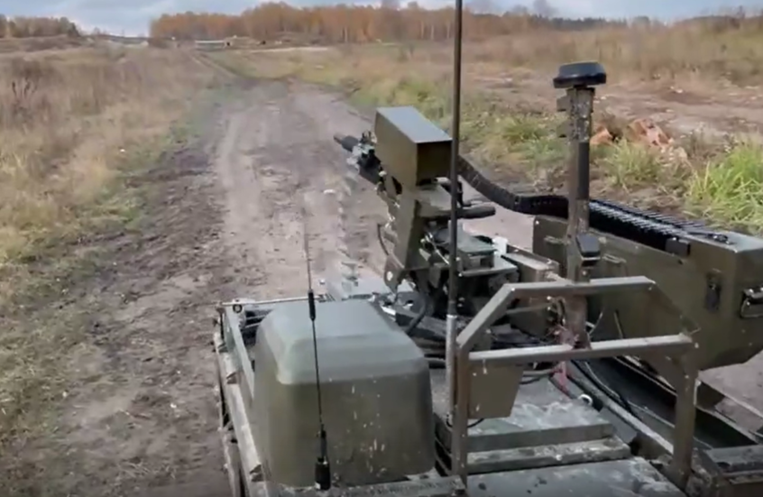 روسيا تستعرض عمل روبوتاتها العسكرية المزودة بقاذفات قنابل (فيديو)