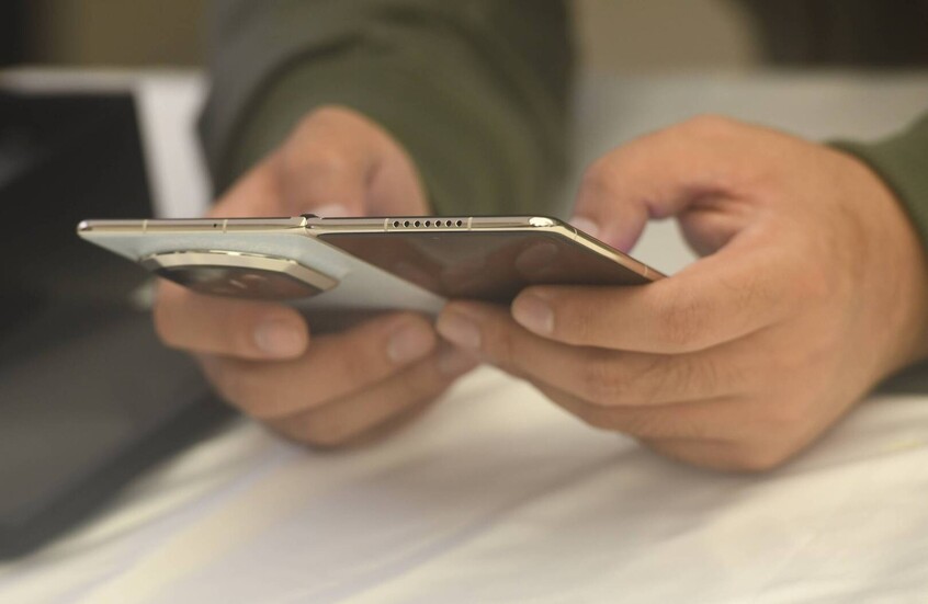 هواوي تطلق واحدا من أفضل الهواتف القابلة للطي