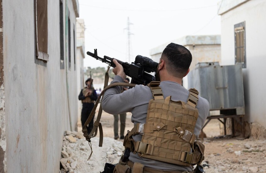 "عبوات وأحزمة ناسفة وقواذف RPG وغيرها".. الأمن السوري يطيح بخلية تابعة لـ"داعش" في حلب (صور)