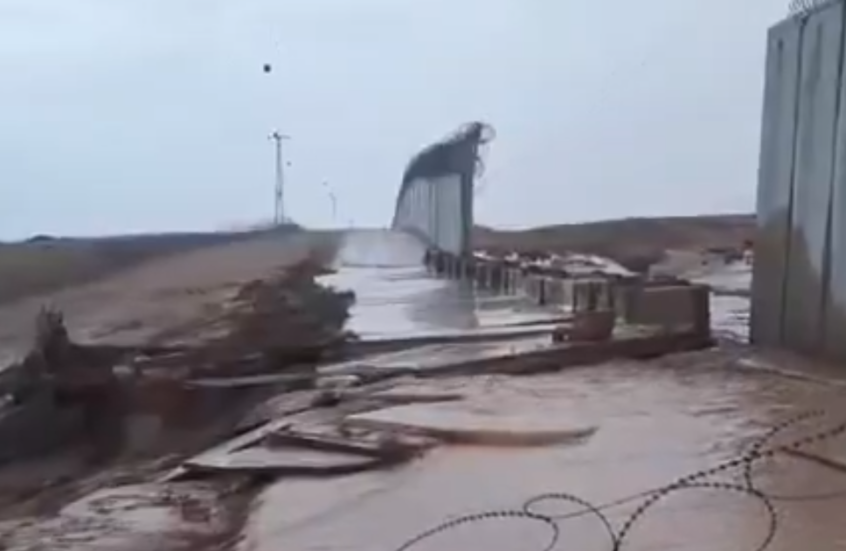 انهيار جزء من جدار الفصل العنصري في الضفة الغربية.. (فيديوهات)