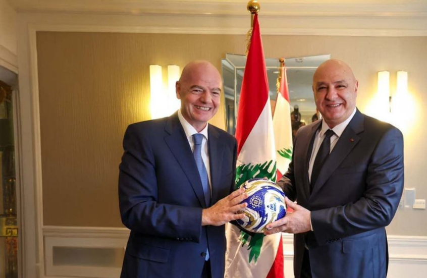 عون يمنح رئيس "فيفا" الجنسية اللبنانية