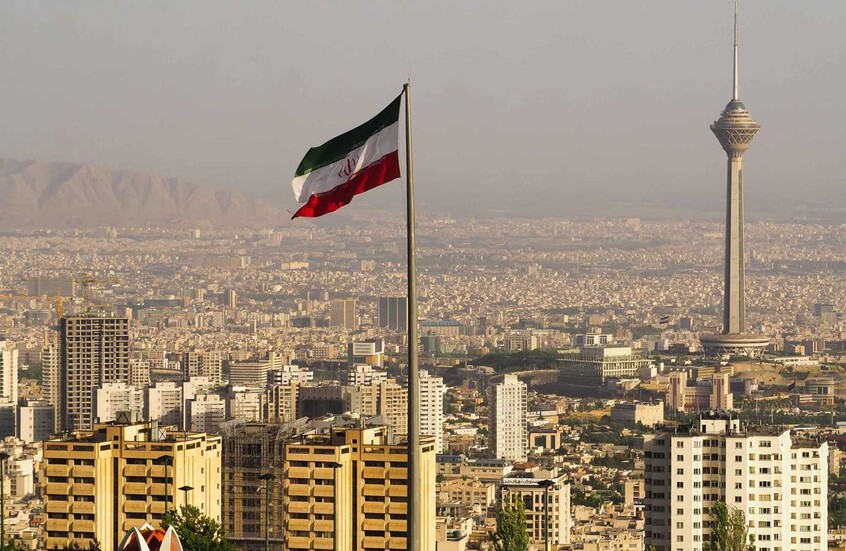 طهران سادس أكثر مدن العالم تلوثا.. والهواء النقي "رفاهية" لمدة 6 أيام فقط!