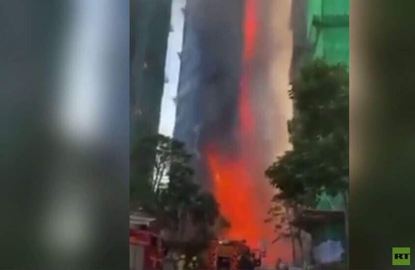 هونغ كونغ.. اندلاع حريق هائل في مجمع سكني