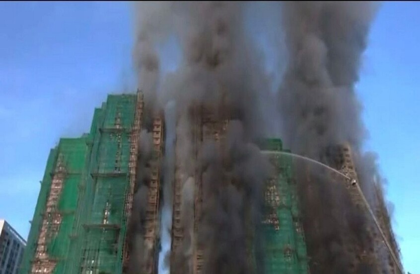 ارتفاع حصيلة ضحايا حريق المجمع السكني في هونغ كونغ إلى 13 قتيلا و22 مصابا (فيديوهات)