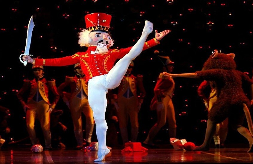 39 عرضا في ديسمبر.. مسارح  بطرسبورغ تقدم باليه "كسارة البندق" قبل رأس السنة