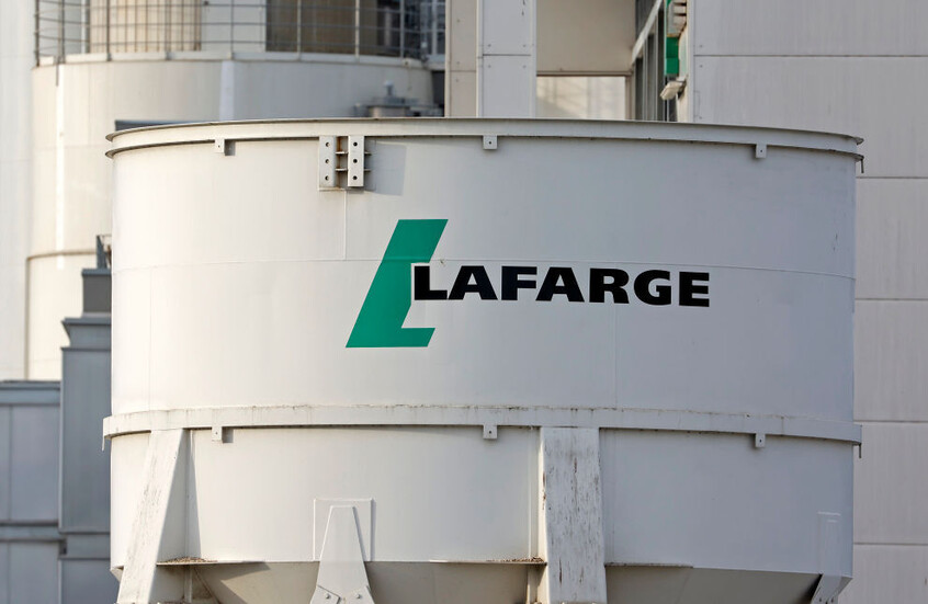 محاكمة شركة "لافارج" في باريس.. اعترافات بدفع "إتاوات" للتنظيمات الإرهابية في سوريا