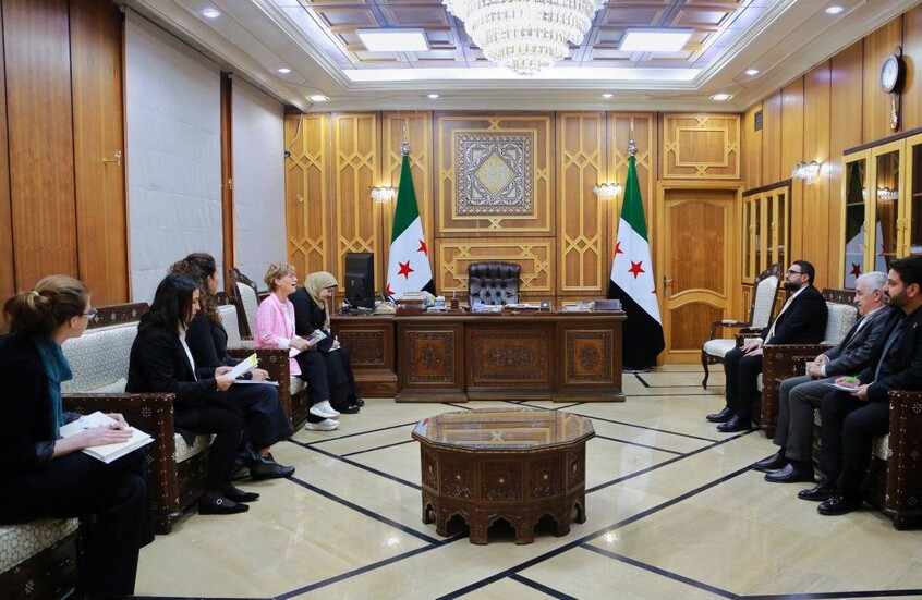 حقوق الانسان ههههههه
العدل السورية تبحث مع العفو الدولية تعزيز التعاون في مجالات حقوق الإنسان
ذكرت وكالة "سانا" السورية أن وزير العدل مظهر الويس، بحث مع أمين عام منظمة العفو الدولية أنياس كالامار والوفد المرافق لها، سبل تعزيز التعاون في مجالات حقوق الإنسان والقانون.