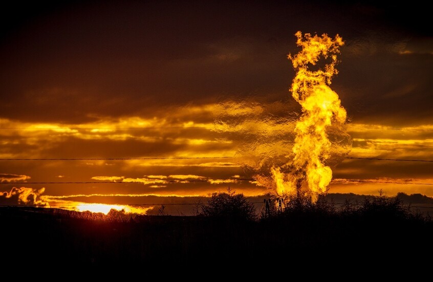 هجوم كبير بالمسيرات مجهول المصدر على حقل غاز كورمور في العراق (فيديو)
