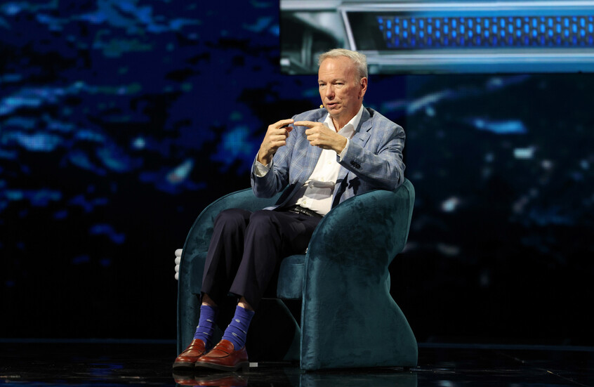 عشيقة لرئيس غوغل السابق إيريك شميدت تتهمه بالاغتصاب والمراقبة المرعبة