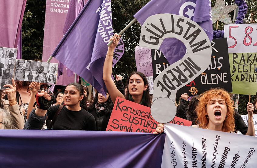 اعتقال 14 شخصا خلال تظاهرة نسائية في إسطنبول