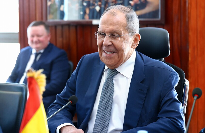 بوتين يكذّب أنباء زعمت بتعرض لافروف للتهميش