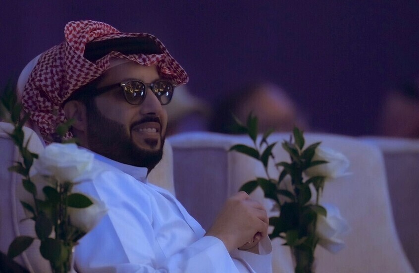 تركي آل الشيخ يفاجئ المصريين بفيلم (فيديو)