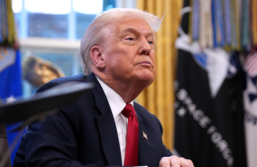 ترامب يكشف عن خطط لطرد الصوماليين ويسخر من إلهان عمر (فيديو)