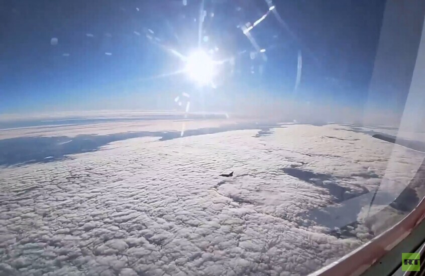 قاذفات روسية من طراز "تو-22 إم3" تحلق فوق بحر البلطيق