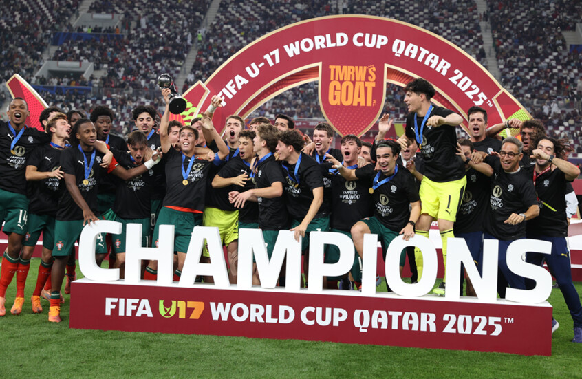 أول رد فعل من رونالدو على إنجاز منتخب البرتغال للناشئين