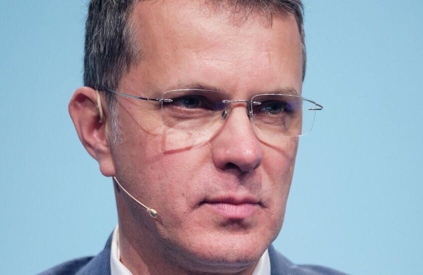 استقالة وزير الدفاع الروماني بعد فضيحة تتعلق بسيرته الذاتية!