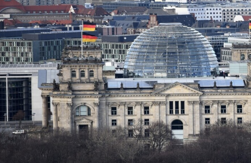 عشرات الأفغان يدخلون ألمانيا ضمن برنامج قبول اتحادي وسط تشديد أمريكي على الهجرة