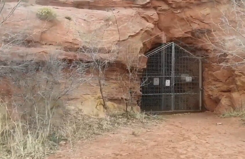 "يوم القيامة".. كشف أسرار كهوف اختبأ بها زعيم طائفة مسيحية ادّعى النبوة وتزوج 85 امرأة (صور+ فيديو)