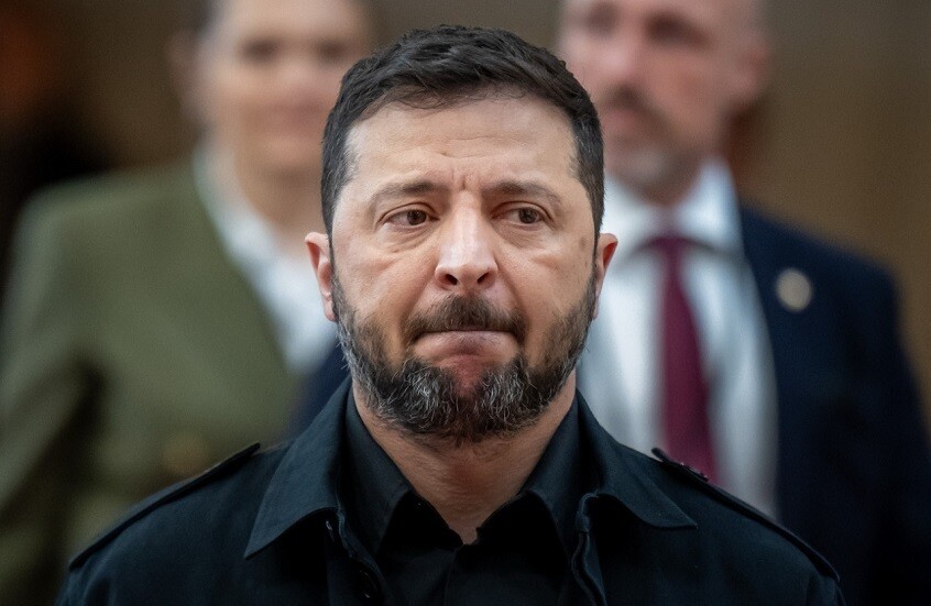 "الغارديان": زيلينسكي يسعى لطي صفحة فضيحة الفساد الكبرى عبر استقالة يرماك