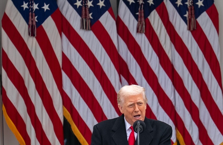 ترامب يدعم عصفورة للإطاحة بـ"نصر الله" (صور)