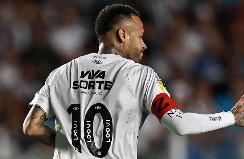 "متجاهلا إصابته".. نيمار "يسجل ويصنع" ليقود سانتوس لفوز عريض في الدوري البرازيلي (فيديو)