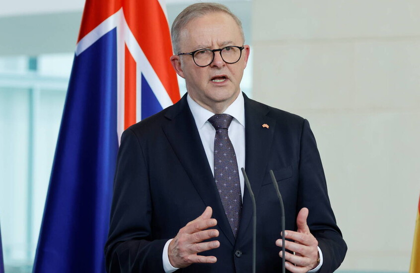 رئيس وزراء أستراليا يدخل "القفص الذهبي" في حفل سري! (فيديو + صور)