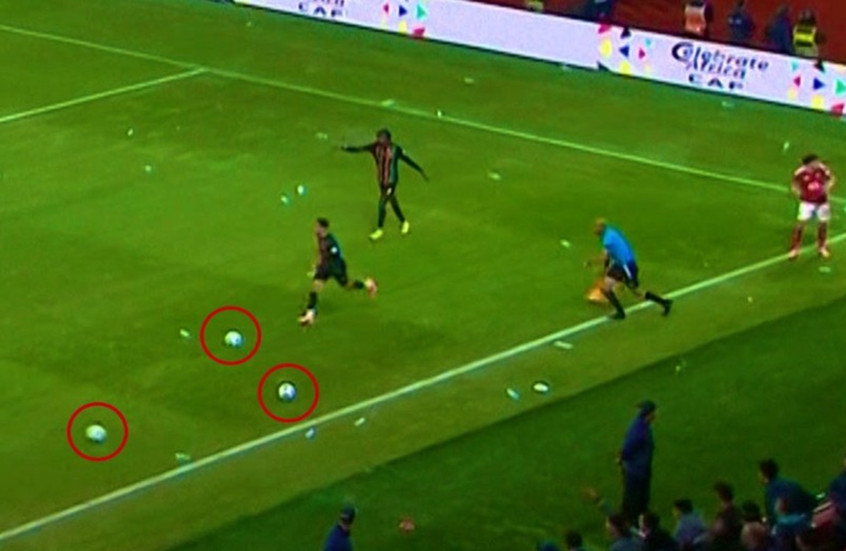 3 مشاهد غير مألوفة في مباراة الجيش الملكي المغربي والأهلي المصري (فيديو)