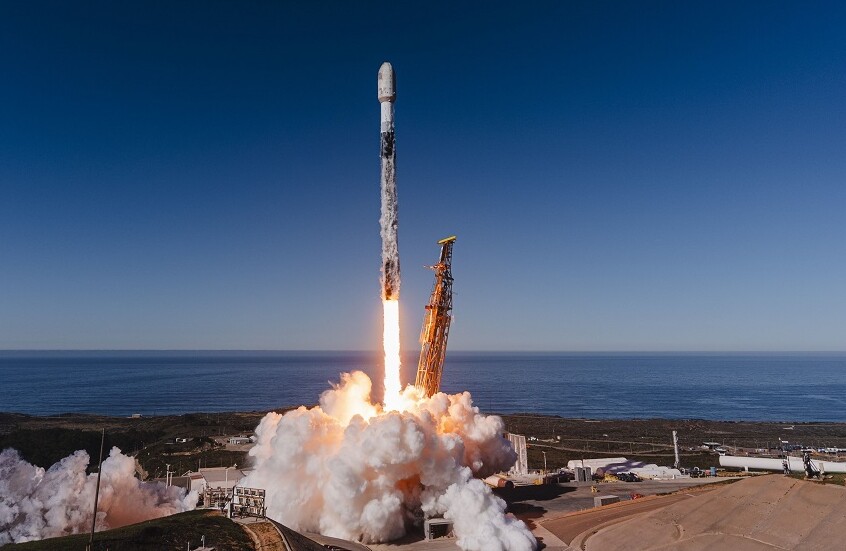 الإمارات تعلن نجاح إطلاق القمر الاصطناعي "فاي 1"