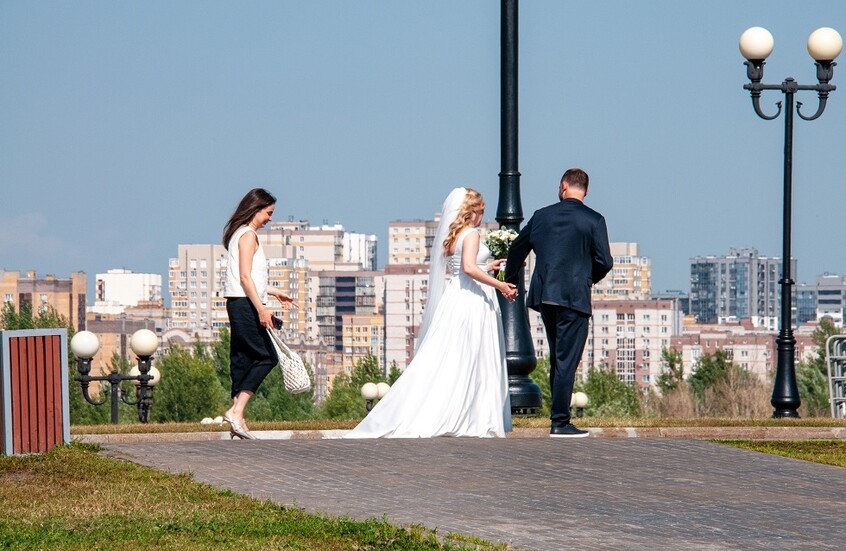 مأذون شرعي إماراتي: تدخل الأمهات يؤدي إلى تعثر زيجات كثيرة قبل أن تبدأ