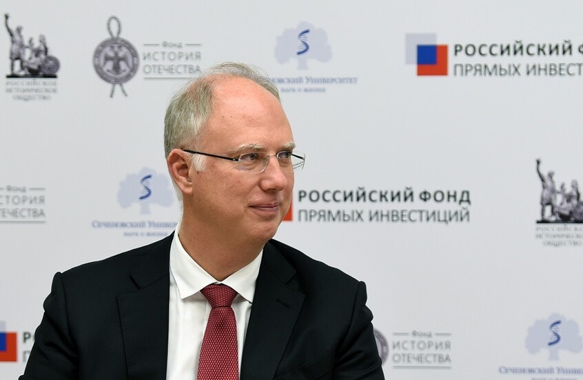 دميترييف يحصل على جائزة من غرفة التجارة الأمريكية في روسيا