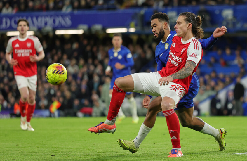 تشيلسي "المنقوص" يتعادل مع أرسنال في قمة مثيرة بالدوري الإنجليزي