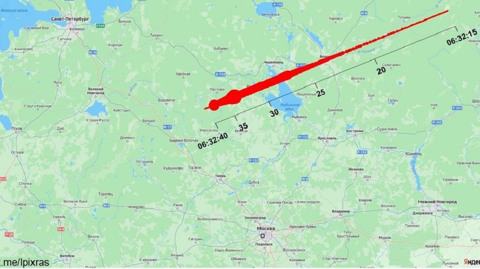 علماء الفلك يرصدون مسار شظايا "نيزك موسكو" بعد انفجاره