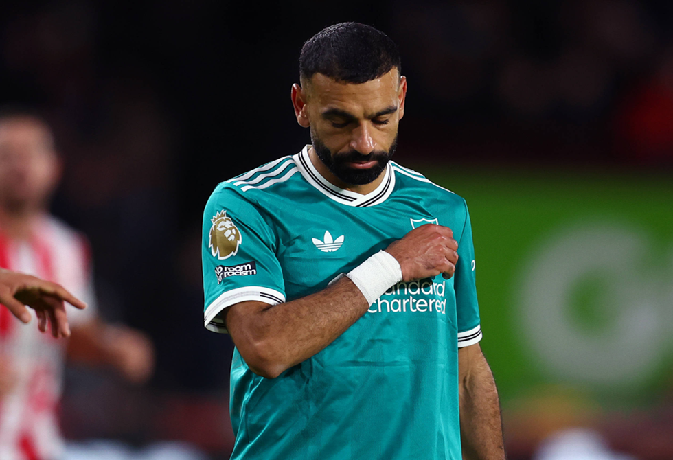 "فريقنا يلعب بعشرة لاعبين".. نجم ليفربول يهاجم صلاح ويحذر "الريدز" قبل مواجهة أستون فيلا