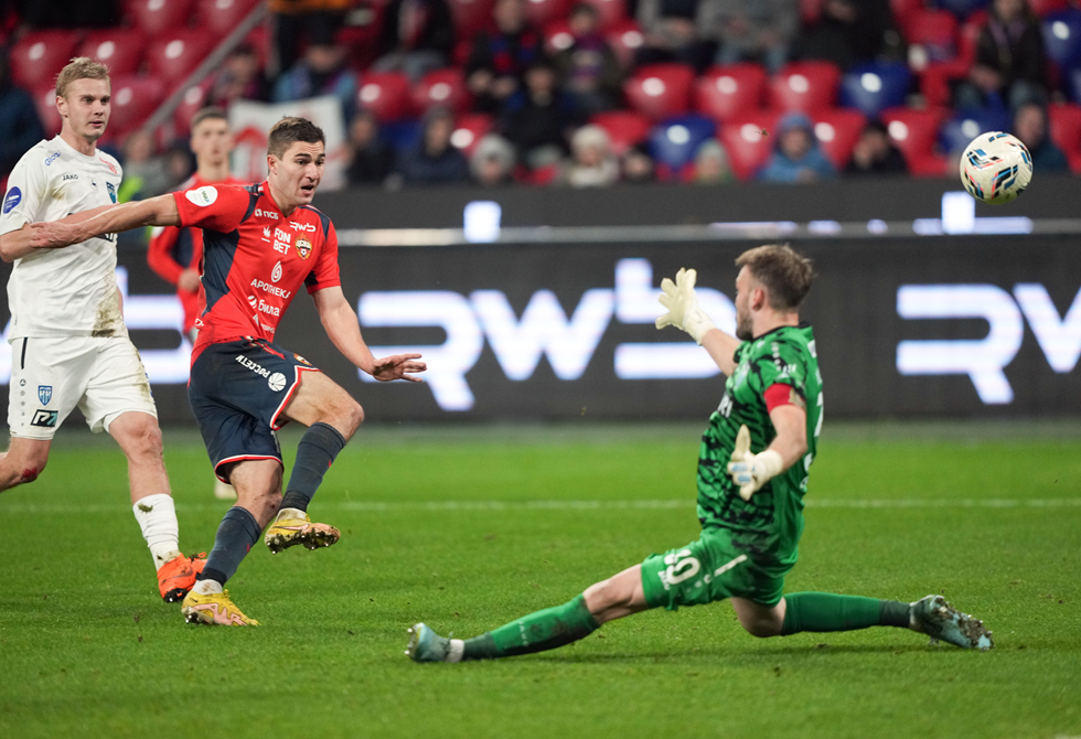 تسيسكا يهزم "باري" ويقفز إلى صدارة الدوري الروسي