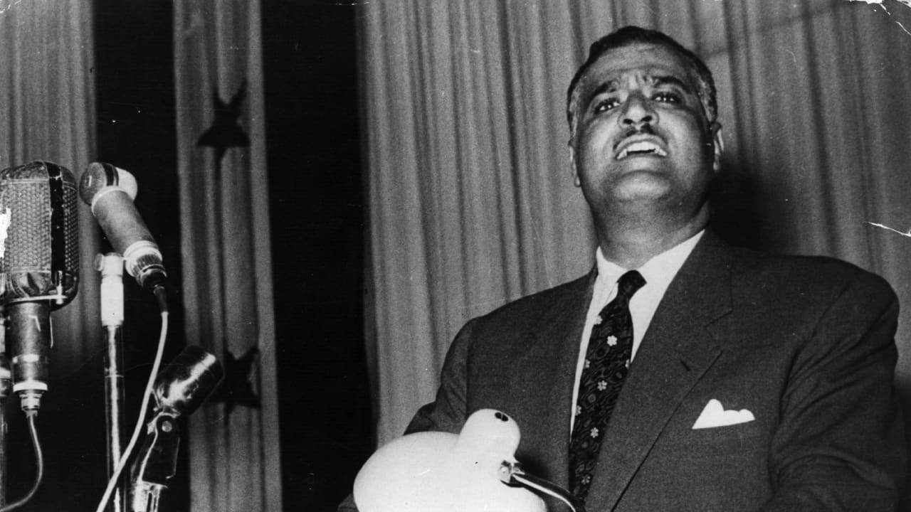 نجل جمال عبد الناصر يكشف حقيقة تسجيل صوتي "سري" مثير للجدل بين والده ومعمر القذافي