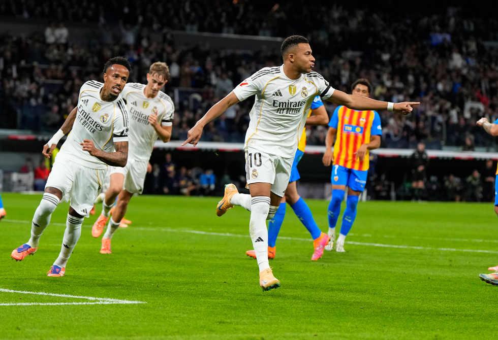 ريال مدريد يكتسح فالنسيا ويوسع الفارق في صدارة "الليغا"