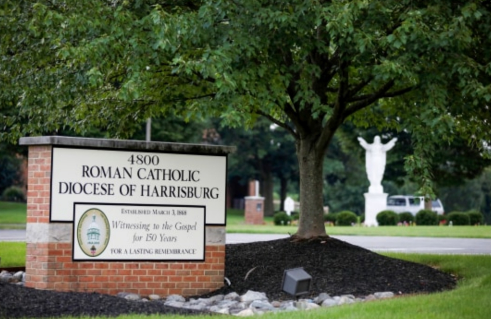 اعتذار بعد صدمة.. مدرسة كاثوليكية تثير الجدل بعربة "هالوين" تحمل رموزا مرتبطة بالمحرقة