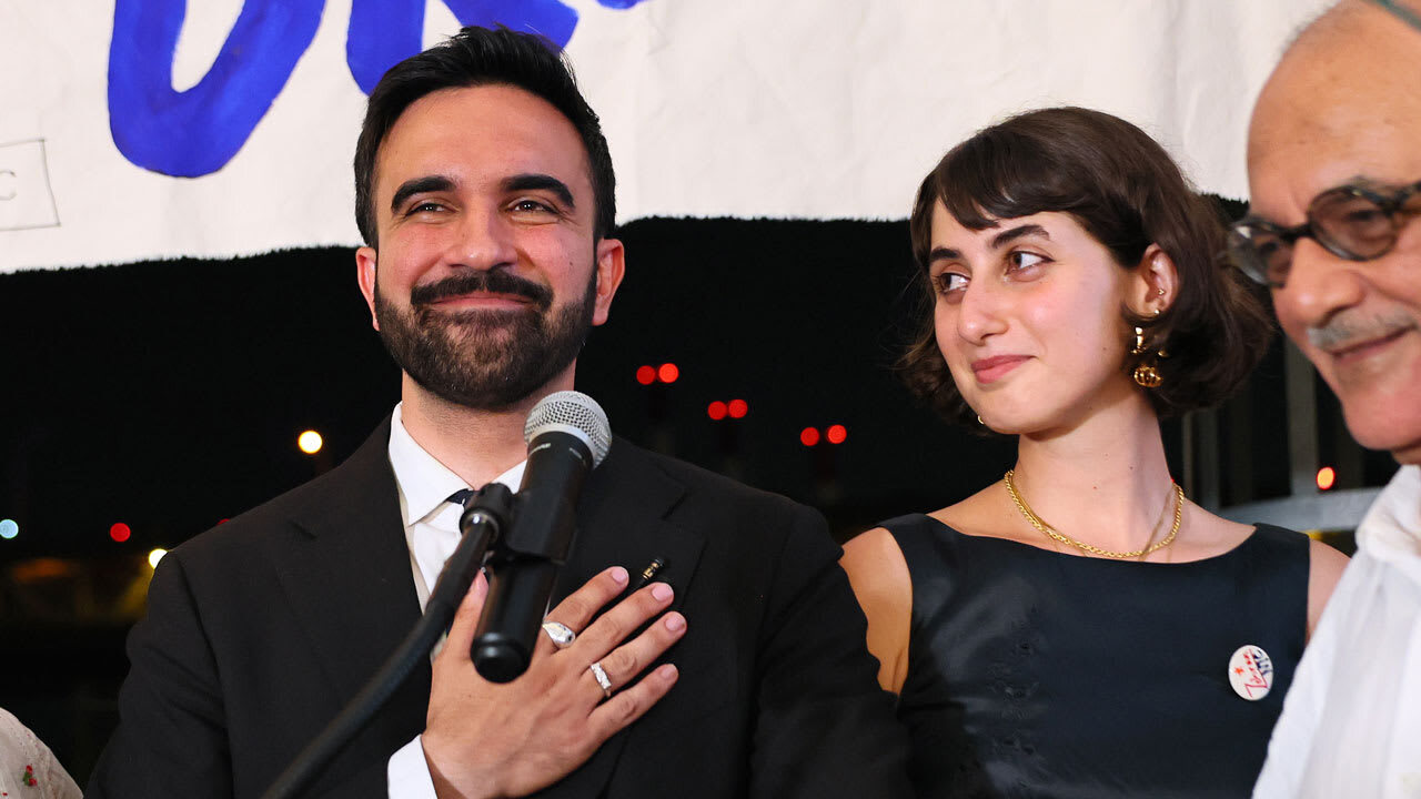 بخطاب عربي.. ممداني يتحدى ترامب ويقترب من حكم نيويورك (فيديو)