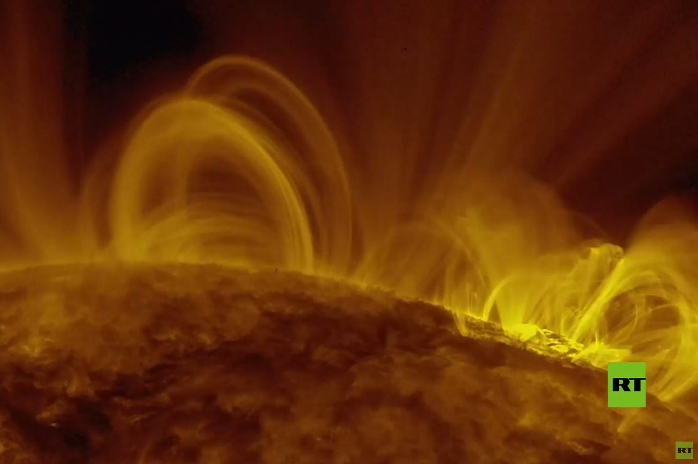 معهد أبحاث الفضاء يعلن عن توهجات قوية صادرة من الشمس