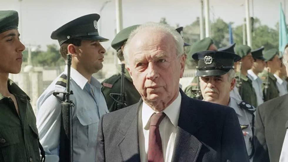 رابين في تسجيلات سرية: السلام مجرد تكتيك.. دون المساعدة الأمريكية لا تستطيع إسرائيل الحفاظ على قوتها