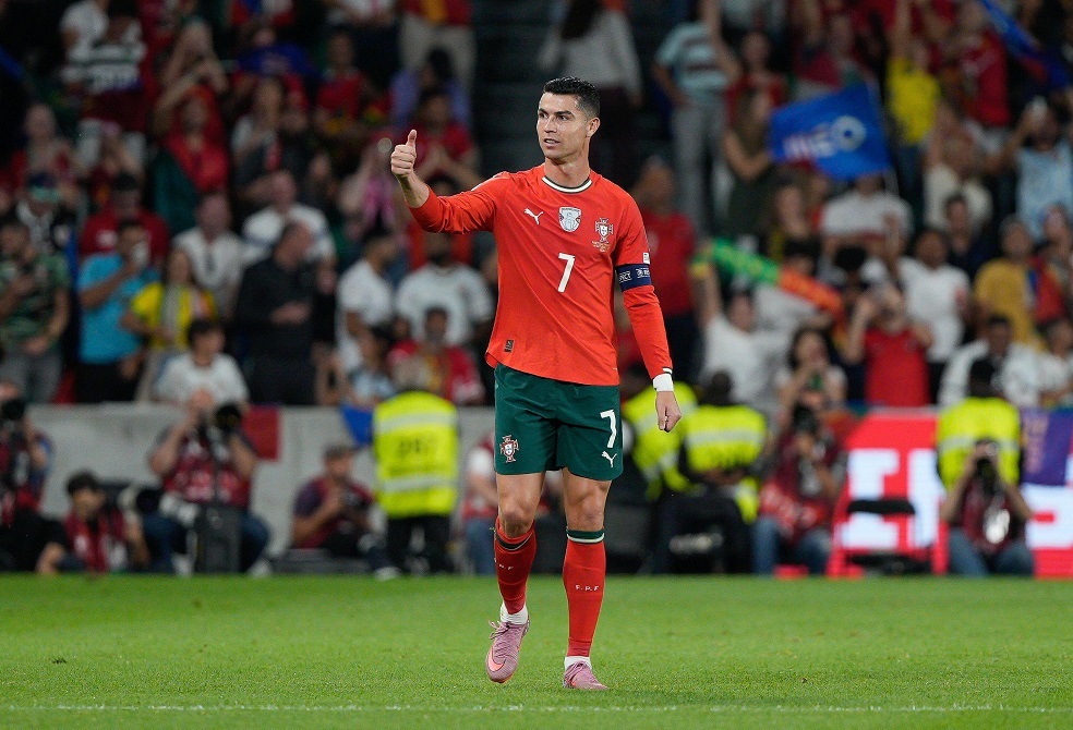 نجل كريستيانو رونالدو يفوز بباكورة ألقابه مع منتخب البرتغال (صورة)