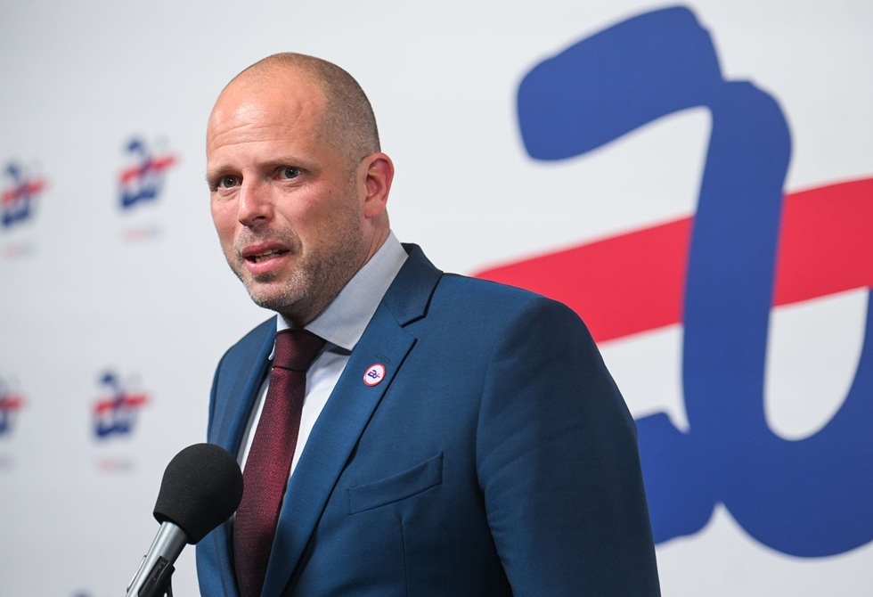 جدل في بلجيكا.. وزيرة الدفاع السابقة تنتقد تصريحات خلفها حول روسيا وتصفها "بالاستفزازية"