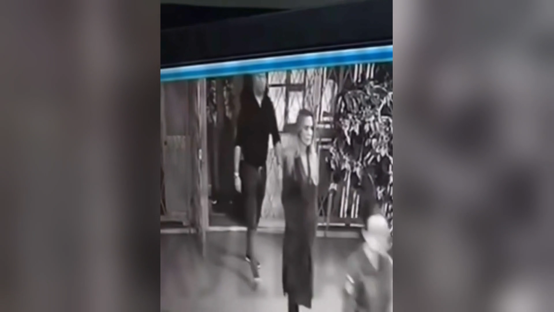 وسائل الإعلام: محاولة سوق أحد حراس نجمة هوليود أنجلينا جولي للتعبئة أثناء زيارتها أوكرانيا