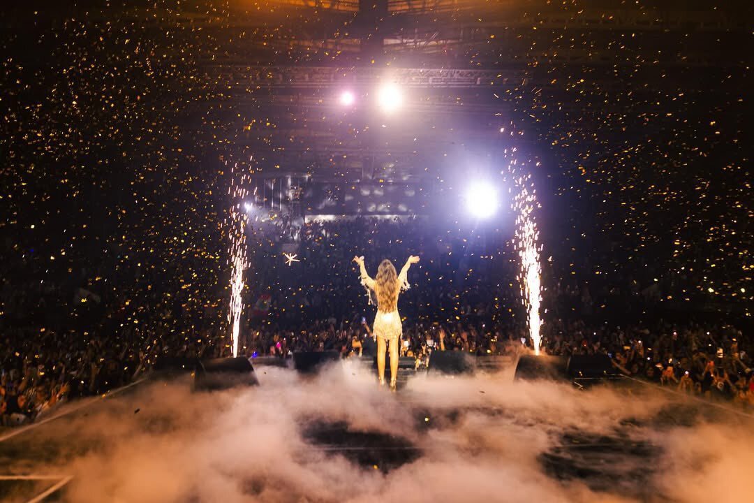 نانسي عجرم أول فنانة عربية تملأ المدرجات في إندونيسيا.. وتفاعل كبير مع فيديو إحدى معجباتها