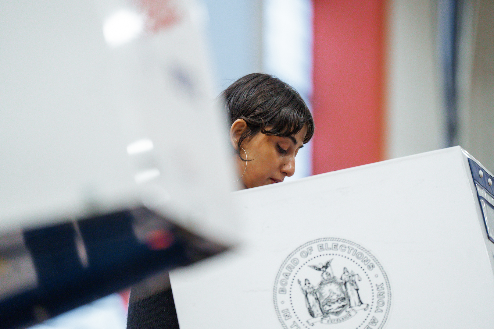 زوجة زهران ممداني تثير غضبا في إسرائيل بثوب يحمل نقوشا فلسطينية صور