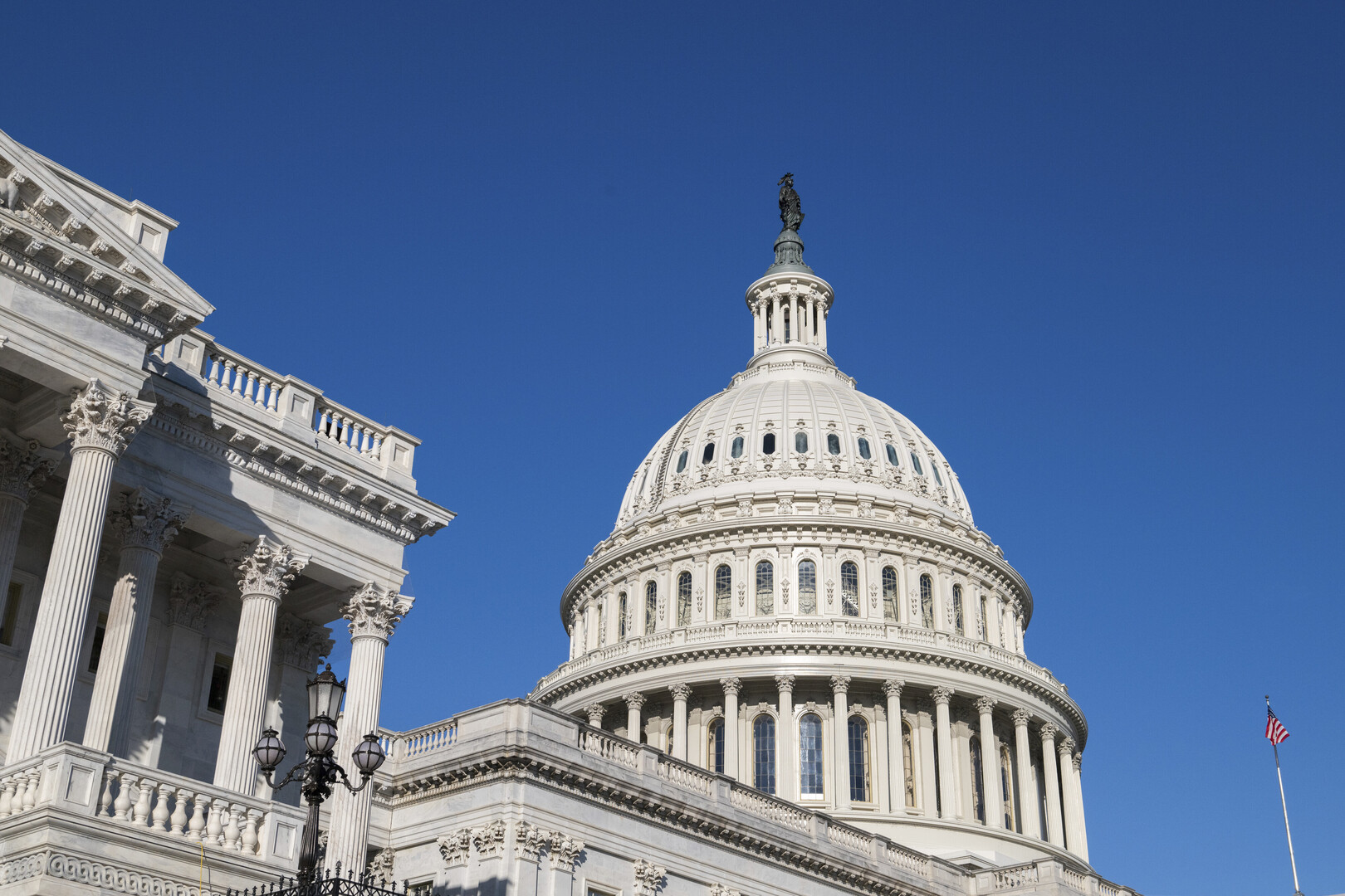 مجلس الشيوخ الأمريكي يرفض مشروع قرار يمنع ترامب من مهاجمة فنزويلا دون موافقة الكونغرس